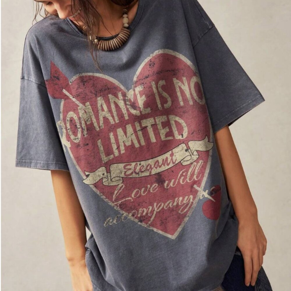 Vintage Graphic Short Sleeve Tee - Heart Print in Charcoal